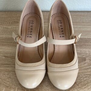 Journee Collection Women's Siri Wide Mary Jane Pump Size 8